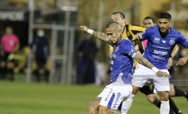 Diario HOY | Reaparece en el fútbol nacional tras 9 años