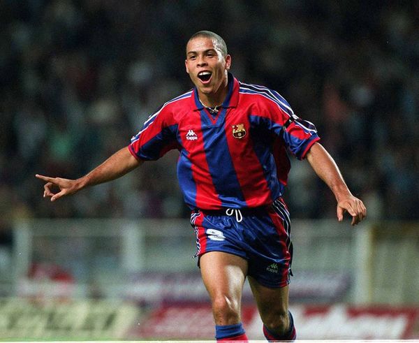 Hace 25 años, Ronaldo fichaba por Barcelona - Fútbol - ABC Color