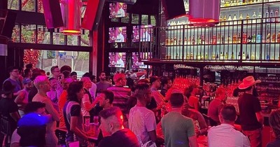 La Nación / La noche se disfruta sin mascarillas en las discotecas de Los Ángeles