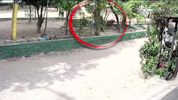 Agreden a una joven en una plaza - SNT