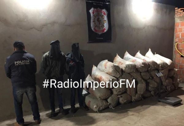 Detienen a dos hombres transportando más de 500 kilos de marihuana