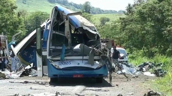 Al menos tres muertos y 37 heridos al accidentarse un autobús en Brasil | El Independiente