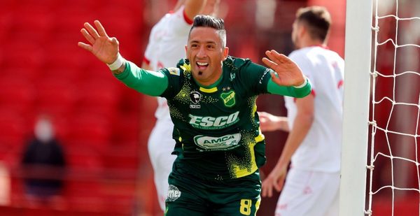 Blooper de Huracán, gol de Lucas Barrios, pero fue derrota de Defensa y Justicia