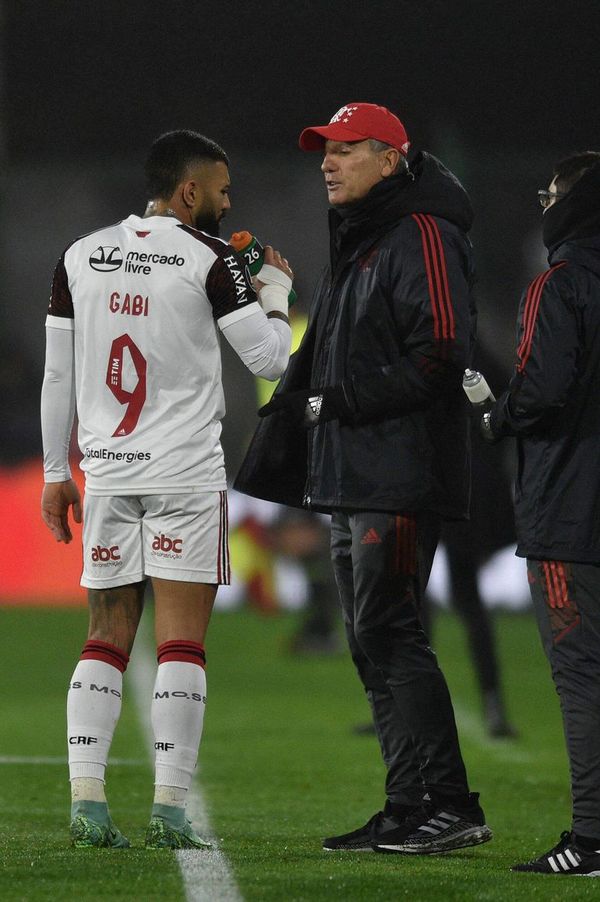 ‘Gabigol’ aporta un triplete y el Flamengo vapulea al Bahía  - Fútbol Internacional - ABC Color