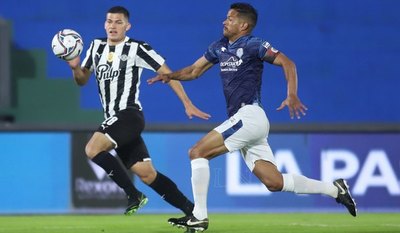 El campeón es frenado de entrada por el siempre duro Guaireña