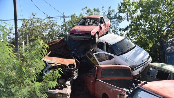 Urgen recurrir a subasta ante la acumulación de vehículos chatarra