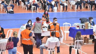 ¿Llegarán más dosis? Al menos 1 millón de inscriptos esperan turno
