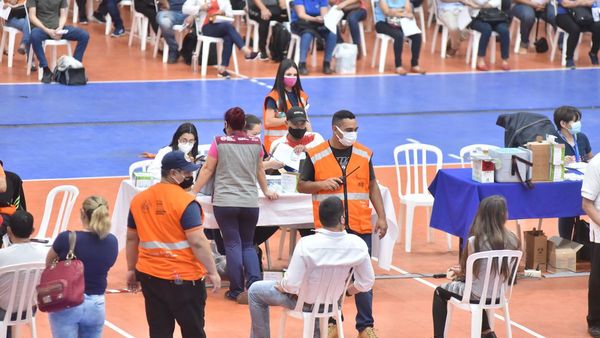 ¿Llegarán más dosis? Al menos 1 millón de inscriptos esperan turno