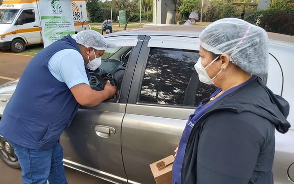 Rezagados de 35 años en adelante y trabajadores esenciales concurren hoy a vacunatorios