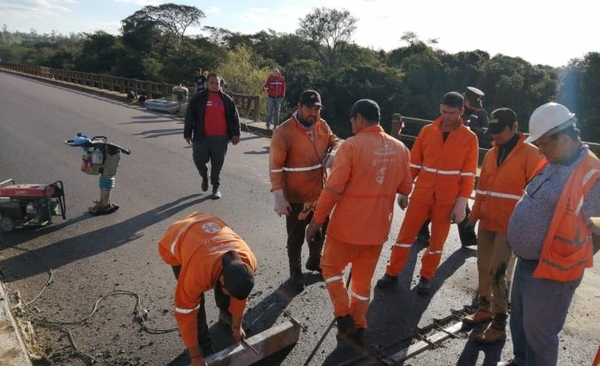 Diario HOY | Habilitan ambas calzadas del puente Tebicuary tras reparación