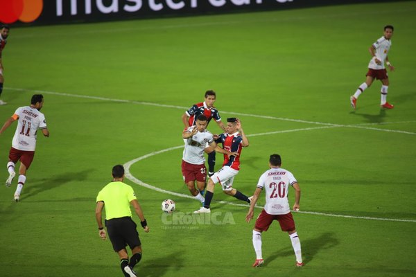 Crónica / Postergaron chute entre Cerro y Fluminense