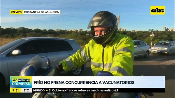 Frío no frena concurrencia a vacunatorios - ABC Noticias - ABC Color