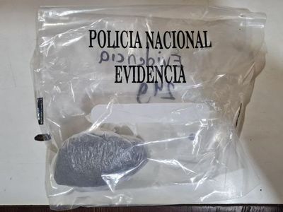 Detienen a tres jóvenes sorprendidos con droga en la costanera - ABC en el Este - ABC Color