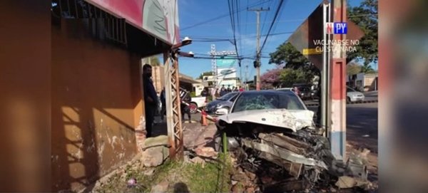 Tres heridos de gravedad en violento accidente sobre Mariscal López | Noticias Paraguay