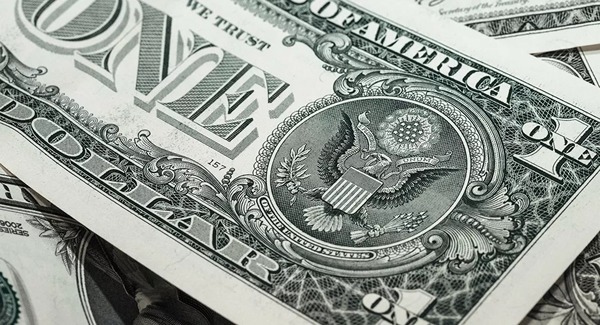 El dólar rompe la barrera psicológica de los 6.800 guaraníes