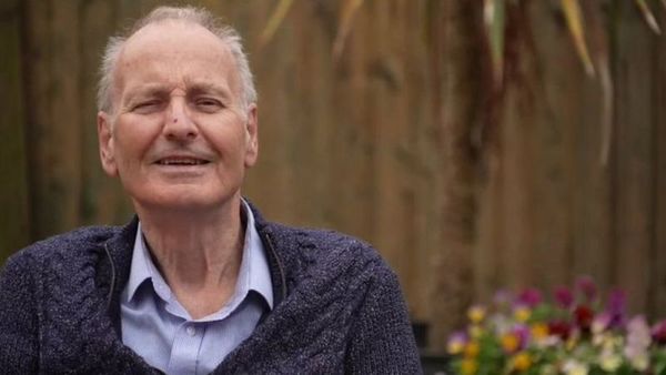 Reino Unido: el caso de un hombre de 72 años que dio 43 veces positivo por covid-19