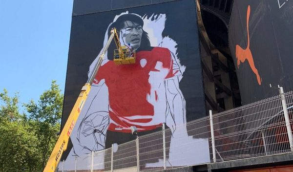 Tributo del Valencia a Carlos 'Lobo' Diarte en el Mestalla