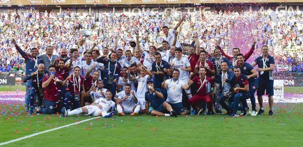 Juan Escobar y Pablo Aguilar suman un nuevo título con el Cruz Azul