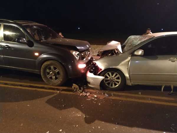 Choque frontal deja un lesionado y daños materiales en Santa Rita