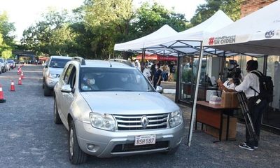 Vacunatorio en Derecho UNA suspende vacunación por problemas eléctricos