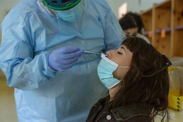 Diario HOY | Estudio señala que anticuerpos del COVID persisten 9 meses tras infección