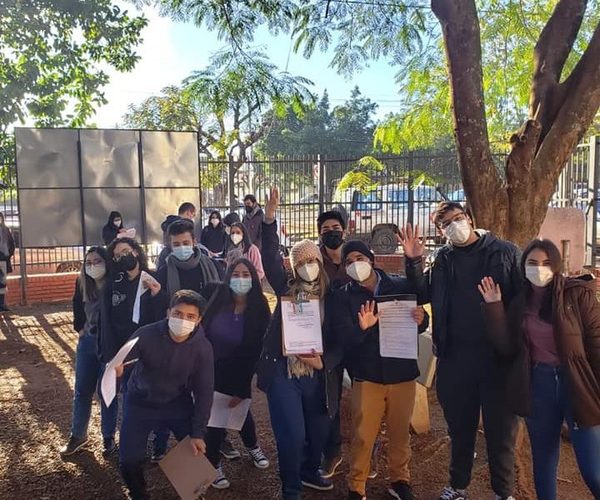 Estudiantes de Salud recibieron vacuna anticovid