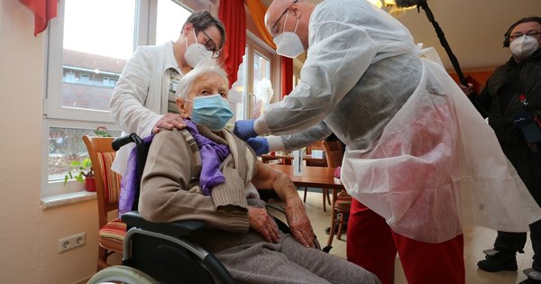 La Nación / Descartan que Pfizer aumente riesgo cardiovascular en mayores de 75 años