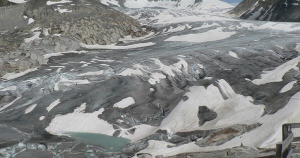 La Nación / Más de 1.000 nuevos lagos se crearon en los Alpes suizos por el deshielo de los glaciares