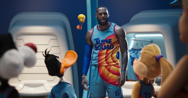 La Nación / LeBron James reina en la taquilla con la nueva “Space Jam 2”