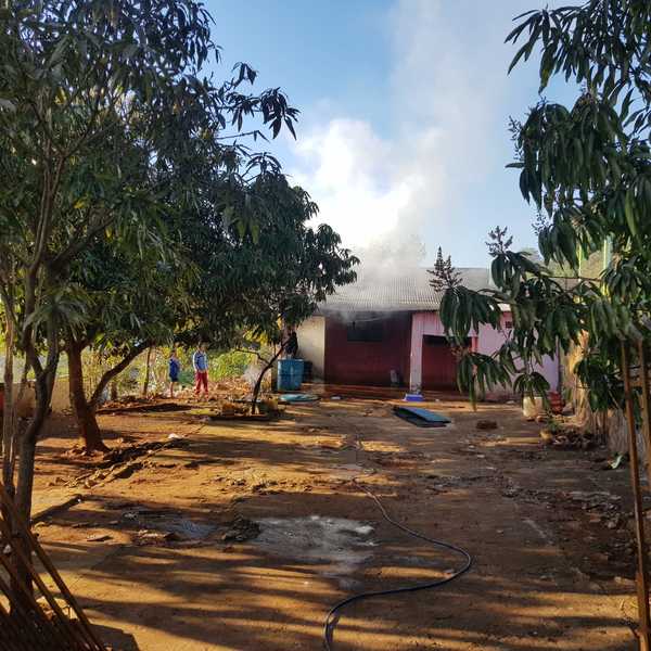 Cortocircuito provoca incendio de una vivienda en Ciudad del Este - La Clave