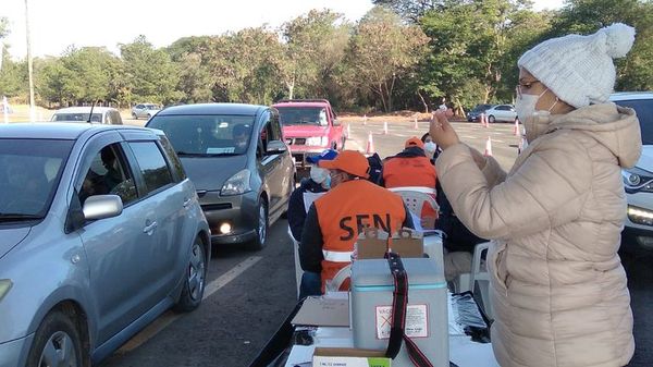 Escasa cantidad de personas en el vacunatorio del exAratirí - Nacionales - ABC Color