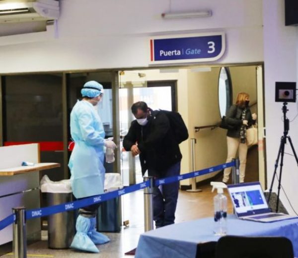 Cuarentena de cinco días y PCR para viajeros - El Trueno