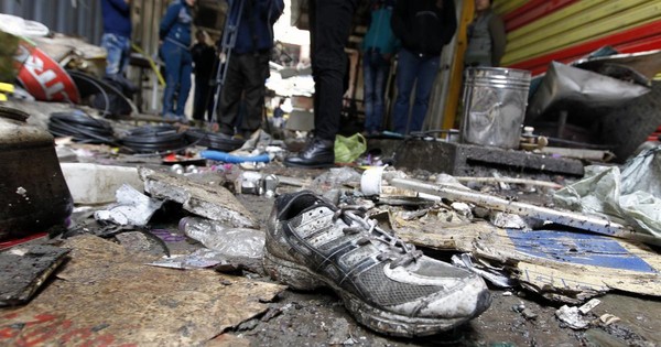 La Nación / Cerca de 30 fallecidos dejó la explosión de una bomba en un mercado de Bagdad