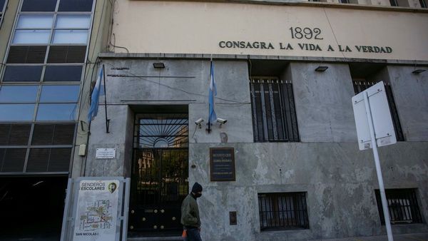Buenos Aires busca retomar presencialidad total de clases