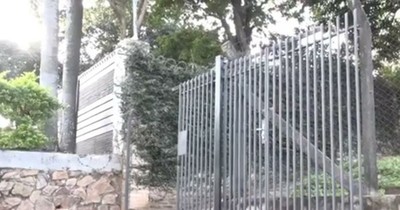 La Nación / Nada se salva: robaron portón de una propiedad en Lambaré