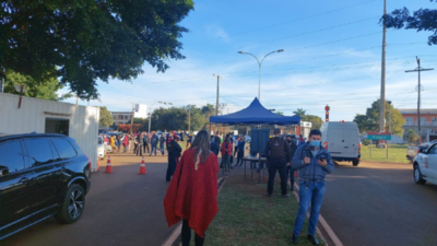 Tensa jornada en vacunatorios por alta demanda en Alto Paraná