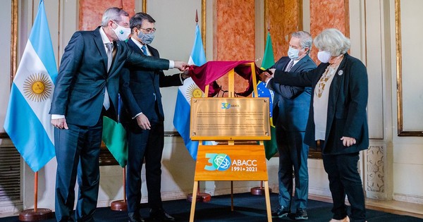 La Nación / Argentina y Brasil celebran 30 aniversario de acuerdo nuclear