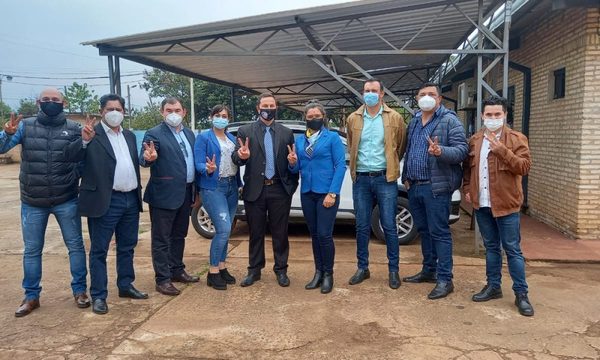 Zapattini inscribe su candidatura por el PLRA en Minga Guazú