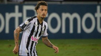 Lateral del Mineiro sancionado por ir a fiesta se perderá partido con el Boca - Fútbol Internacional - ABC Color