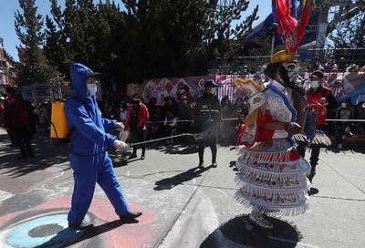 Gobierno boliviano reporta una reducción del 15% de casos de covid-19 - Mundo - ABC Color