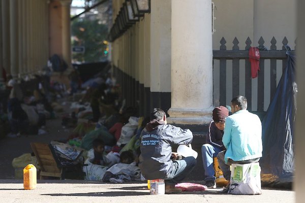 Crónica / Rechazan vacunas por miedo al “chip” ndaje