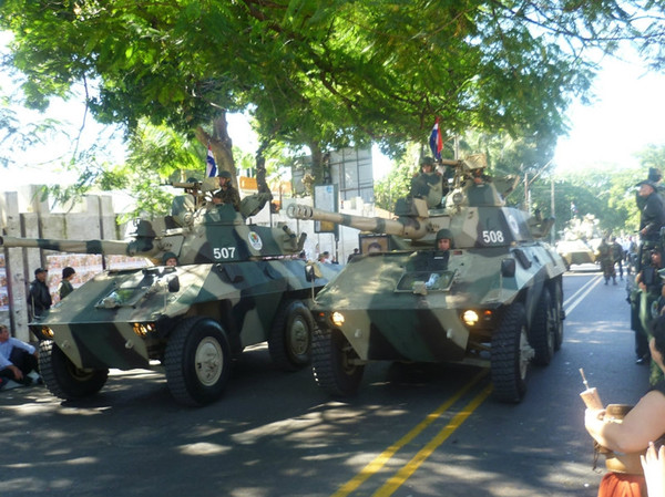 Vehículos blindados circularán por Asunción por Día del Ejército