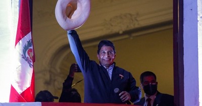 La Nación / El maestro Pedro Castillo fue proclamado presidente electo de Perú