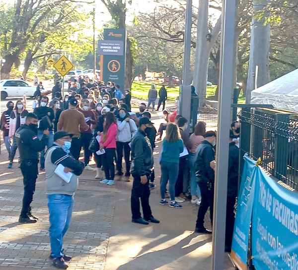 Muchas personas quedaron sin vacunas en el Alto Paraná - La Clave