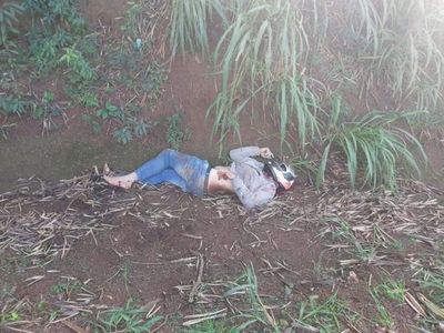 Motociclista muere al chocar contra la parte trasera de una camioneta en Santa Rita