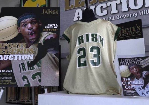 Subastaron en más de US$ 500.000 una camiseta de LeBron James