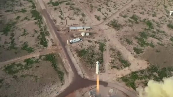 Jeff Bezos logra un exitoso viaje al espacio en cohete de Blue Origin