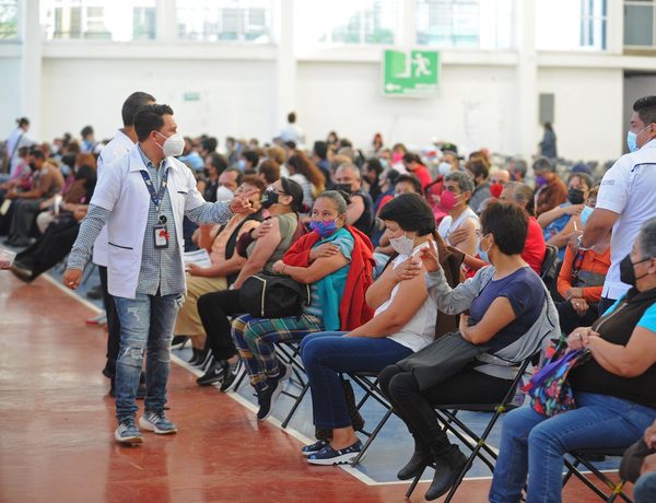 Brasil baja sus contagios, Cuba vive gran rebrote y Paraguay vacunará jóvenes | El Independiente
