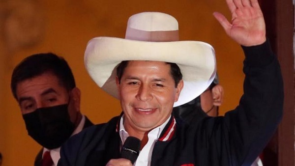 Abdo Benítez saluda a Pedro Castillo, nuevo presidente del Perú