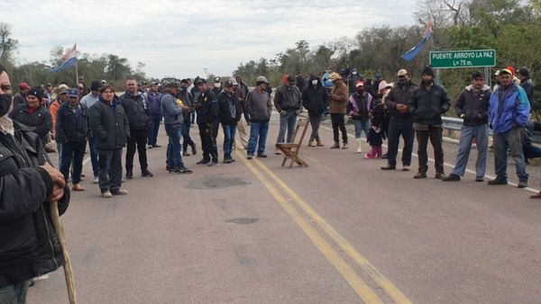 Sintierras cierran ruta a Vallemi exigiendo mensura judicial